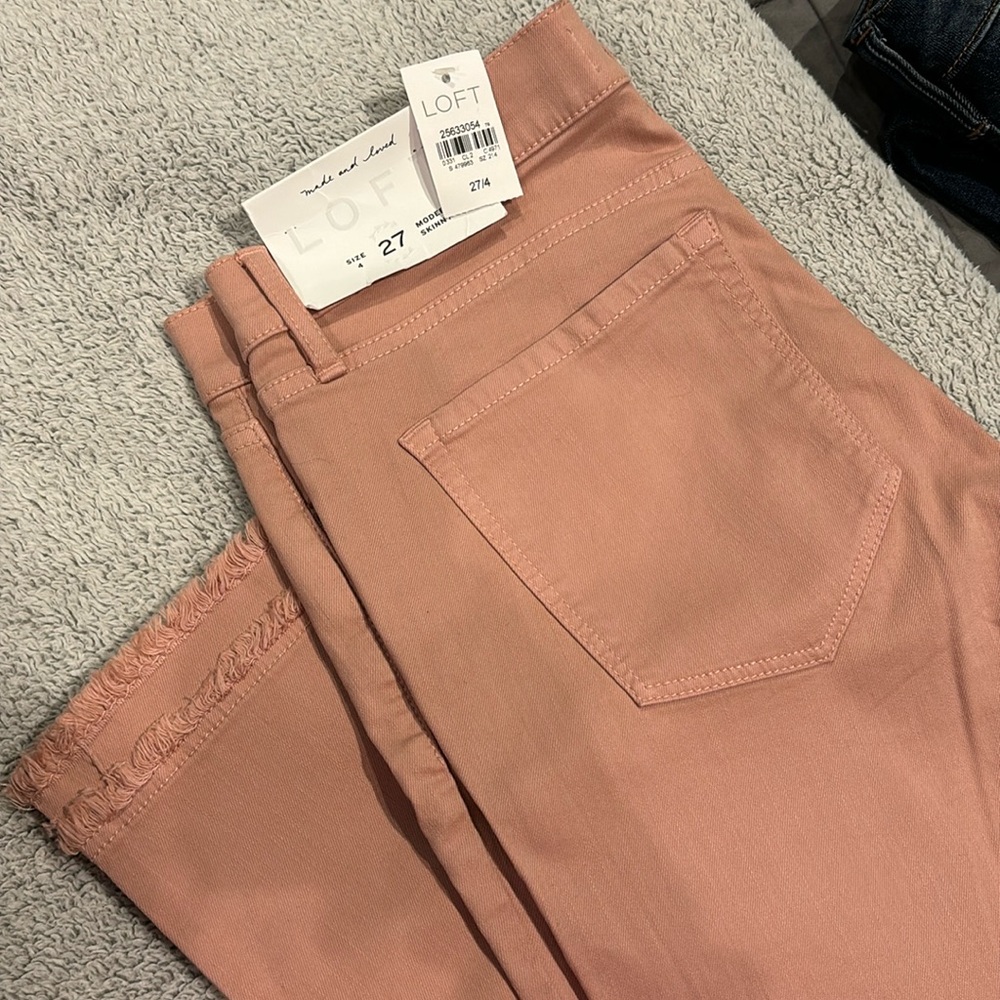 LOFT size 4. Mauve color modern skinny jeans
